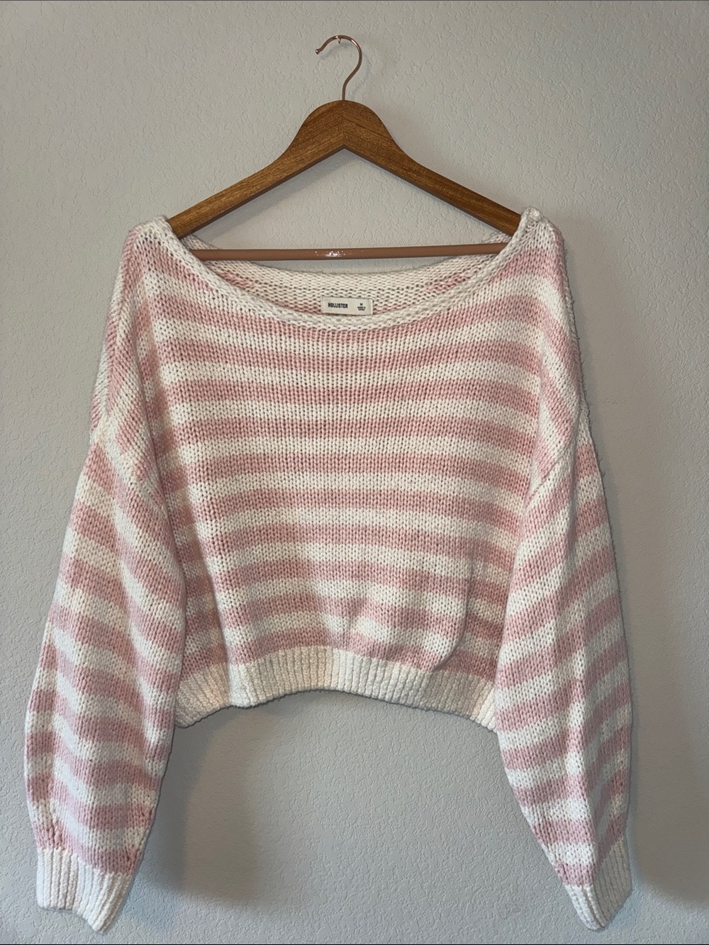 Women’s Medium Hollister Cozy Striped Pink and White Cropped Knit Sweater